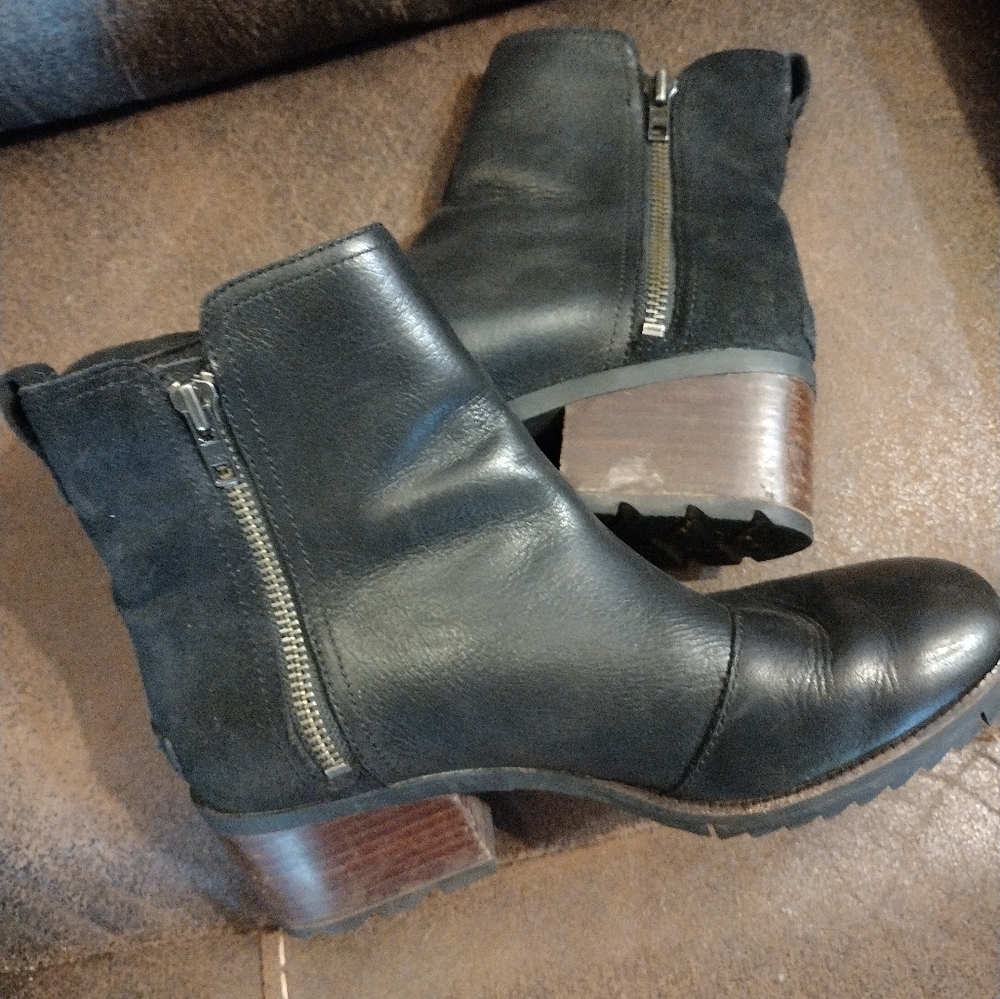 SOREL Cate Women's Black Leather Waterproof Zip Booties Boots Size 9